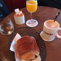 Photo taken at Café Étienne Marcel by Giacson on 9/29/2019
