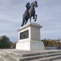 Photo taken at Statue Équestre d&amp;#39;Henri IV by Leticia A. on 10/21/2022