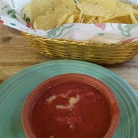 Das Foto wurde bei Don Serapios Mexican Restaurant von Michelle M. am 5/22/2014 aufgenommen