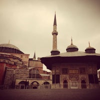 Das Foto wurde bei Hagia Sophia von yusuf am 5/14/2013 aufgenommen