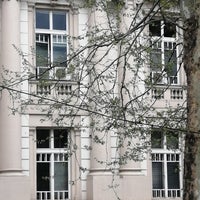รูปภาพถ่ายที่ Univerzitetska biblioteka Svetozar Marković โดย Vlada B. เมื่อ 4/19/2023