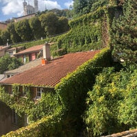 รูปภาพถ่ายที่ Hôtel Cour des Loges โดย Linda S. เมื่อ 9/24/2018