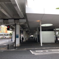 Photo taken at 川崎駅東口バスターミナル 海島 (南のりば) by 温泉 や. on 7/29/2020
