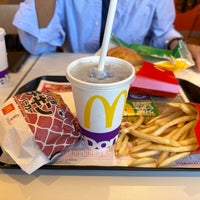 Photo taken at McDonald&amp;#39;s by 温泉 や. on 11/2/2022