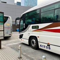 Photo taken at Shibuya Mark City Bus Terminal by 三田 on 2/23/2023