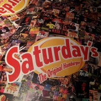 รูปภาพถ่ายที่ Saturday&amp;#39;s The Original Burger โดย Tais C. เมื่อ 1/13/2013