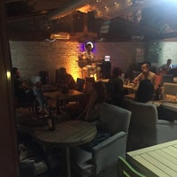 Снимок сделан в VIA cafe-bistro пользователем Bülent A. 9/25/2015