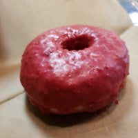 7/27/2018 tarihinde Antonia M.ziyaretçi tarafından Glazed Gourmet Doughnuts'de çekilen fotoğraf