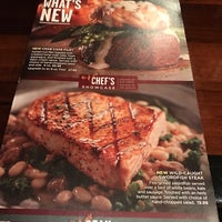 Photo taken at LongHorn Steakhouse by Julio C. on 12/16/2016
