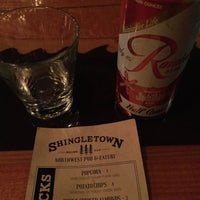 Foto tirada no(a) Shingletown Saloon | Neighborhood Bar &amp;amp; Restaurant por Matt K. em 12/20/2015
