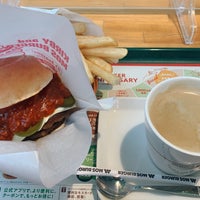 Photo taken at MOS Burger by Taro O. on 3/26/2022