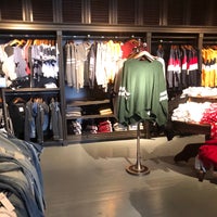 Hollister Co. - 1 tip