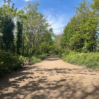 Photo taken at Parkland Walk (Finsbury Park to Crouch End Section) by Chris R. on 4/20/2022
