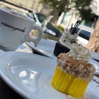 Photo taken at Miss Cupcake by Zucolotto J. on 6/10/2018