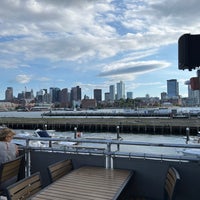 Foto diambil di Pier6 Boston oleh Chris T. pada 7/7/2022