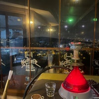 Das Foto wurde bei Karlıtepe Kule Restorant von Ömer Z. am 5/12/2023 aufgenommen