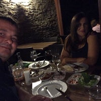 Das Foto wurde bei Kaystros Taş Ev Restaurant von TC Seçil Çifçi Ö. am 7/11/2017 aufgenommen