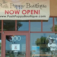 Foto tirada no(a) Posh Puppy Boutique por Steven R. em 5/22/2014