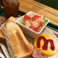 Photo taken at MOS Burger by Y on 4/18/2016