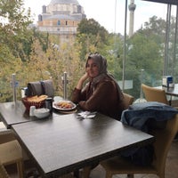 Photo taken at Seos Cafe &amp;amp; Restaurant by Nesrin Kiriş K. on 10/7/2017