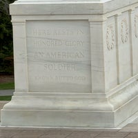 Foto diambil di Tomb of the Unknown Soldier oleh Ben J. pada 4/5/2024