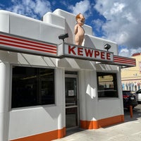 รูปภาพถ่ายที่ Kewpee Hamburgers โดย Wm B. เมื่อ 9/26/2022