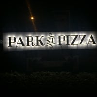 รูปภาพถ่ายที่ Park Street Pizza โดย Wm B. เมื่อ 2/18/2017
