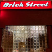 รูปภาพถ่ายที่ Brick Street โดย Wm B. เมื่อ 2/22/2019