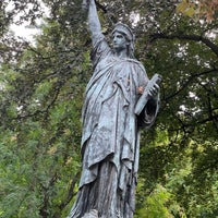 Photo taken at Statue de la Liberté by Johnny L. on 8/16/2022