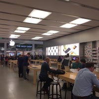 Photo taken at Apple Bromley by Jacques on 9/16/2016