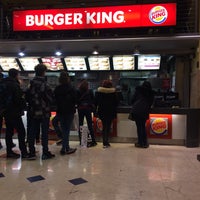 Foto diambil di Burger King oleh zara s. pada 2/2/2016