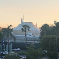 Photo taken at Courtyard Anaheim Theme Park Entrance by Robert R. on 7/5/2018