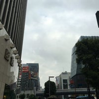 Photo taken at 数寄屋橋バス停 by ミドリ 長. on 6/9/2016