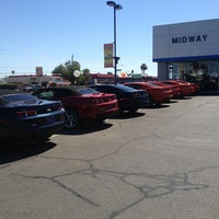 รูปภาพถ่ายที่ Midway Chevrolet โดย Christina P. เมื่อ 6/18/2013