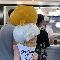 Photo taken at Morgenstern&amp;#39;s Finest Ice Cream by Mariana D. on 9/22/2019