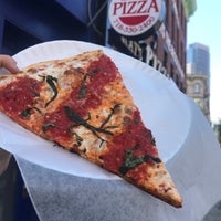 Das Foto wurde bei Not Ray&amp;#39;s Pizza von Globetrottergirls D. am 4/23/2019 aufgenommen