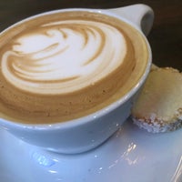 รูปภาพถ่ายที่ Southern Cross Coffee โดย Globetrottergirls D. เมื่อ 7/10/2019