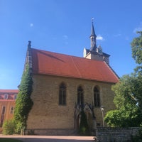 Foto diambil di Schloss Ettersburg oleh Globetrottergirls D. pada 6/22/2020