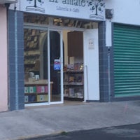 Photo taken at EL AMATE librería y café by IDo on 8/12/2016