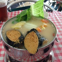 Photo taken at Ci Yin Vegetarian Family Restaurant by Jansen E. on 9/29/2012