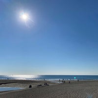 Photo taken at Yuigahama Beach by Rikisi on 12/29/2023