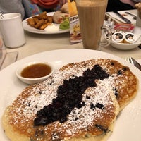 Photo taken at Boom Breakfast &amp;amp; Co. by Nik A. on 10/6/2019