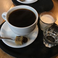 Photo taken at Impuls Kaffeemanufaktur by Anja K. on 1/11/2017