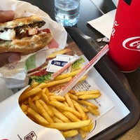 Photo taken at Burger King by Şeyhmus D. on 7/21/2019