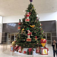 12/30/2019 tarihinde Brooke H.ziyaretçi tarafından Merle Hay Mall'de çekilen fotoğraf