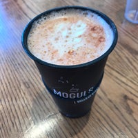 4/20/2019 tarihinde Anyssa J.ziyaretçi tarafından Moguls Coffee House'de çekilen fotoğraf