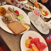 Photo taken at Al Dana Restaurant مطعم الدانة by Melika on 3/27/2016