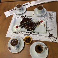Das Foto wurde bei Hisarönü Cafe von Zehra G. am 5/2/2016 aufgenommen