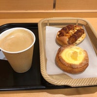 Photo taken at Fresh Bakery Kobeya by ストンストン 河. on 11/24/2019