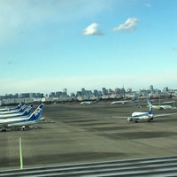 Photo taken at Airport Lounge - North Pier by はっしー 浦. on 1/15/2017